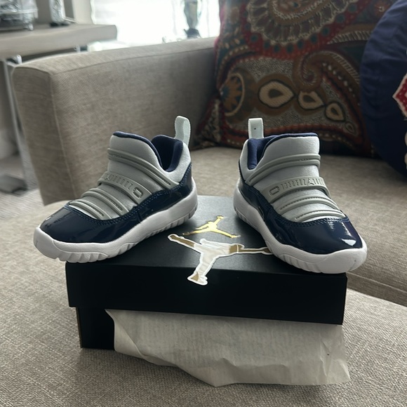 Jordan 11 Retro Little Flex (TD)/Size 7C/Color Grey Mist/White-Midnight Navy - Picture 7 of 8